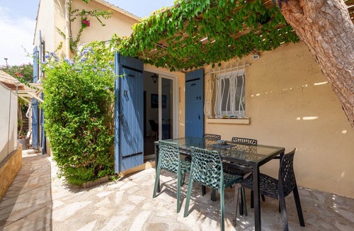 Vielle-Chapelle House | Charming 64 m² House with Large Pool and Palm Trees