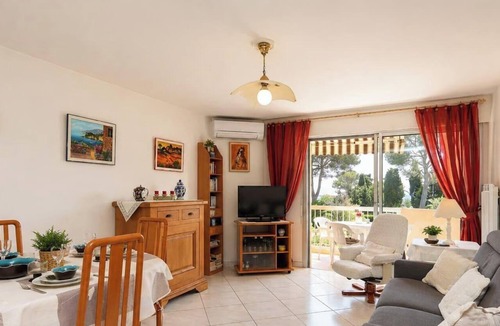 Boulouris-sur-Mer Apartment | Charming accommodation 3 * by the sea with sea view. Private park, elevatoring
