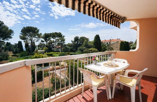 Boulouris-sur-Mer Apartment | Charming accommodation 3 * by the sea with sea view. Private park, elevatoring