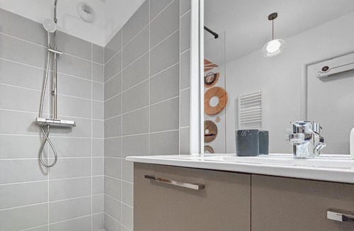Lemasson Apartment | Charming air-conditioned one-bedroom apartment with balcony and parking