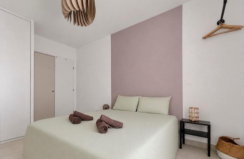 Lemasson Apartment | Charming air-conditioned one-bedroom apartment with balcony and parking