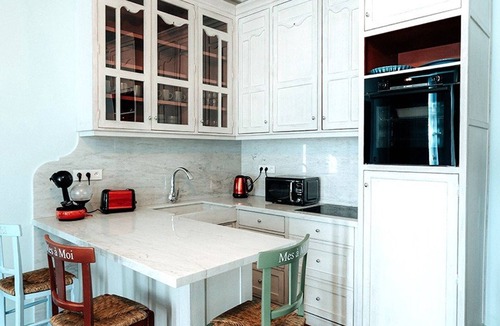 Pezenas Apartment | Charming apartment, air-conditioned, historic center of Pézenas, pets allowed