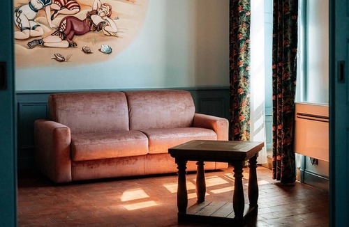 Pezenas Apartment | Charming apartment, air-conditioned, historic center of Pézenas, pets allowed