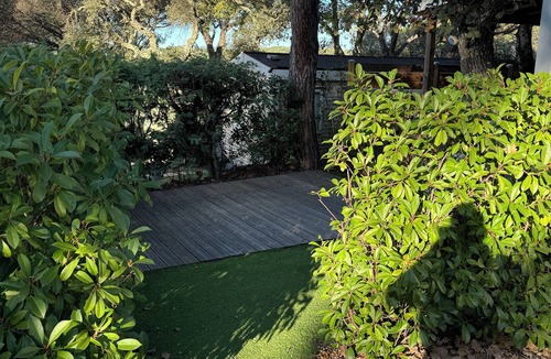 Gassin House | Charming bungalow with access to the wooded park