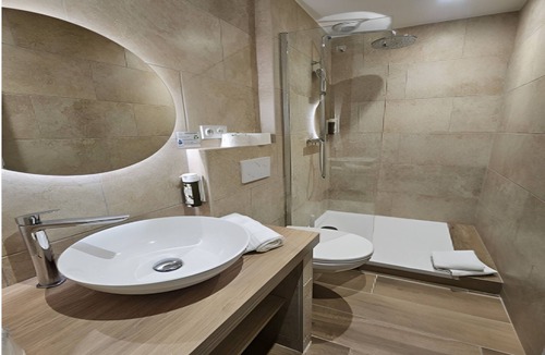Sanary-sur-Mer Hotel | Charming Coastal Stay Near Historic Streets and Local Markets