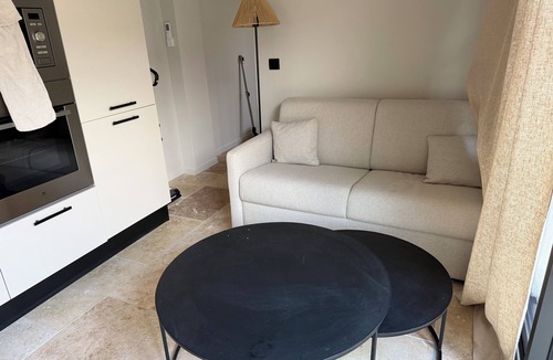 Molleges Apartment | Charming, cosy T2 apartment with swimming pool