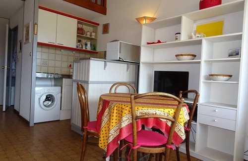 Palavas-les-Flots Apartment | Charming F2 Mezzanine, A/C, Pool, South, Parking, Near Beach and Village in Palavas
