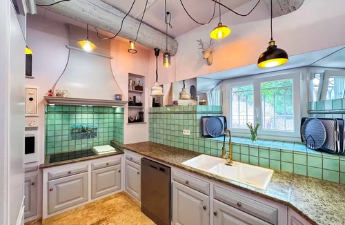 Caux House | Charming family home in the heart of the vineyards - Private park & swimming pool