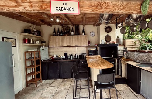 Avignon House | CHARMING FARMHOUSE WITH WOODED GROUNDS AND SWIMMING POOL