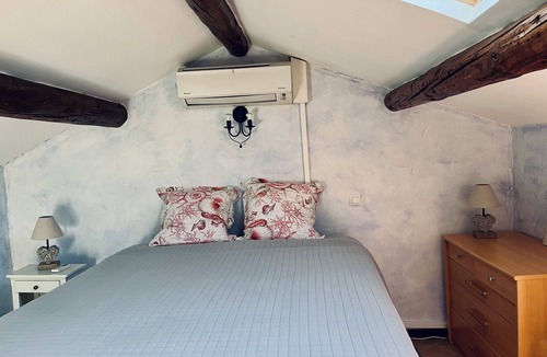Avignon House | CHARMING FARMHOUSE WITH WOODED GROUNDS AND SWIMMING POOL