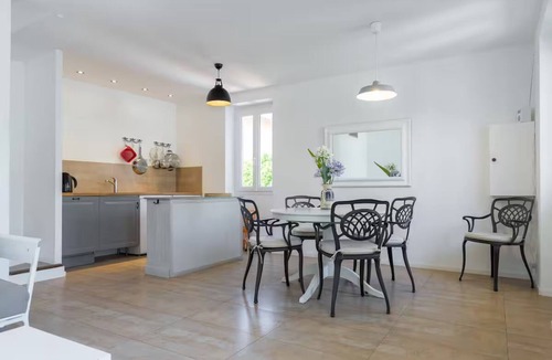 Saint-Jean-Cap-Ferrat Villa | Charming 2br Freestanding Villa with Sunny Terrace