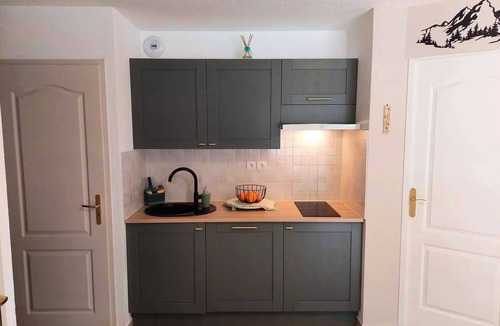 Reallon Apartment | Charming, fully renovated one-bedroom apartment in the town of Réallon (A07)