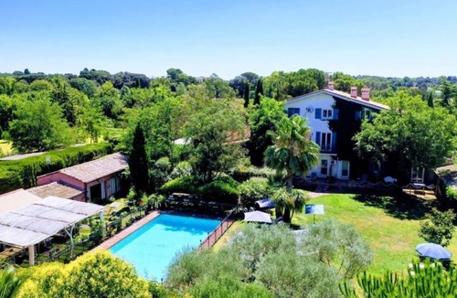 Castelnau-le-Lez Apartment | Charming gîte with large swimming pool, surrounded by vineyards, close to beaches.