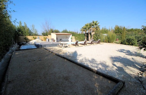 Eyragues Villa | Charming holiday home with large garden, pool, whirlpool, dog allowed