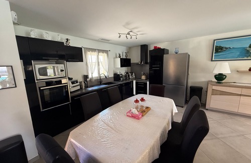 Mallemort House | Charming house, pool and AC - 8 guests