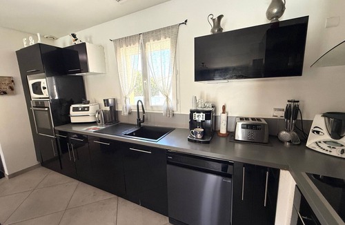 Mallemort House | Charming house, pool and AC - 8 guests
