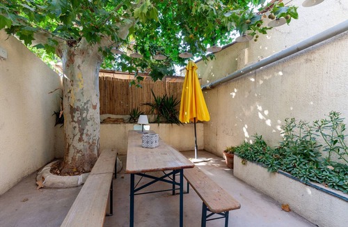 Saint-Henri House | Charming Maisonnette for 6-8 Guests with Terrace and Wi-Fi
