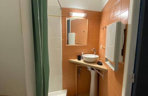 Faubourg Apartment | Charming, newly renovated apartment in a beautiful neighborhood of Nîmes
