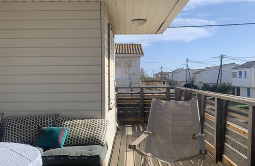 Gruissan Plage House | Charming overwater chalet "Le Dolce Vita" in Gruissan, 200 metres from the beach