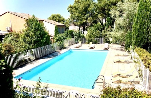 Pont Royal House | Charming Provence Villa: 3BR, Pool, A/C, Wi-Fi, Parking, Golf Nearby