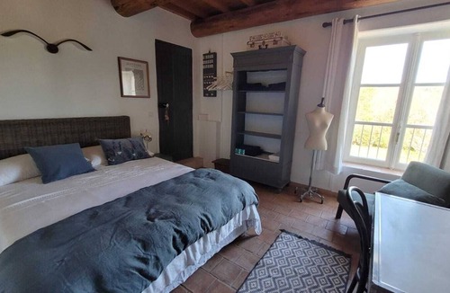 Goudargues House | Charming quiet Provençal farmhouse with private pool & walk to the river