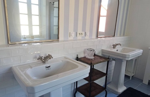 Goudargues House | Charming quiet Provençal farmhouse with private pool & walk to the river