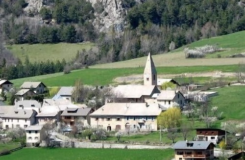 Les Thuiles House | Charming rustic cottage near Barcelonnette