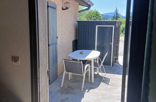 La Mure Argens House | CHARMING, SECLUDED ONE-BEDROOM APARTMENT NEAR NATURE, GUARANTEED PEACE AND QUIET, CLOSE TO SHOPPING