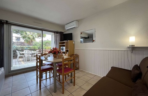 Port Rive Gauche Apartment | Charming Studio with Parking, Terrace & Pool Close to Grazel Beach, Gruissan