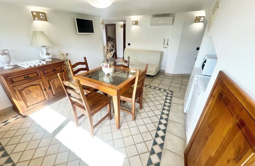 Montefiascone Villa | Charming villa in Umbria - sleeps 16 - lake view - Pool, jacuzzi and events room