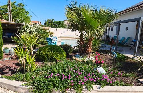 Sorgues Bed & Breakfast | Chez Brigitte Chambre d hôtes avec cour privative,piscine,