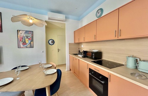 Opera Apartment | Chez Laura & Thomas - charming 2BR Vieux Port/Place Huiles