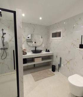 Istres House | Chez Lucia petite maison a la campagne pour 4 pers ,parking prive