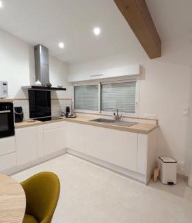 Istres House | Chez Lucia petite maison a la campagne pour 4 pers ,parking prive