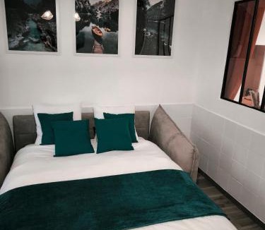 Villedaigne Apartment | Chez Mel et Garry