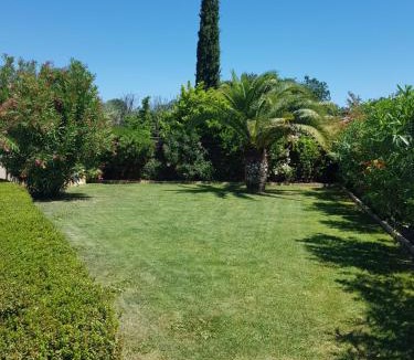 Arpaillargues-et-Aureillac Bed & Breakfast | " Chez NADOU " 2 Chambres d' Hôtes dans maison indépendante à 4 Kms d'Uzès