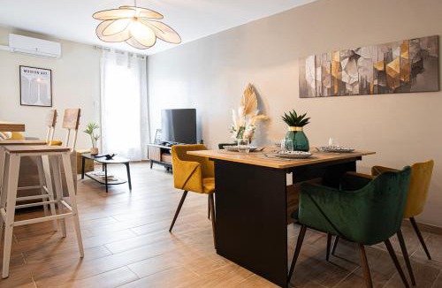 Istres Apartment | Chez Sandrine T3 moderne, terrasse rooftop & clim