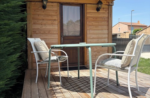 Cavaillon House | Chicken Roulotte at Les 3 Cèdres with a Pool and Air Conditioning
