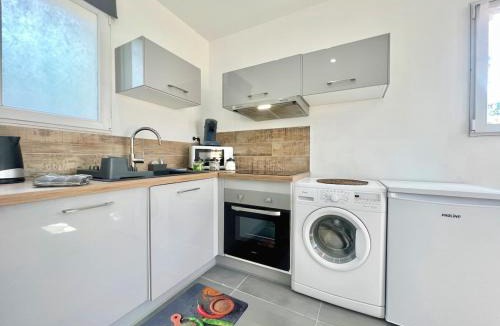Fos-sur-Mer Apartment | Cigalou - Spacieux, CLIM, Espace extérieur, 2 personnes