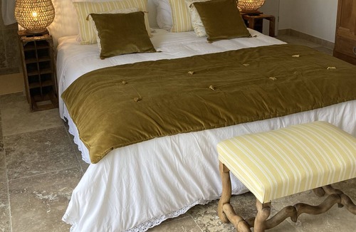 Cabrieres-dʼAigues House | CIME CABRIÈRES D'AIGUES GUEST ROOM