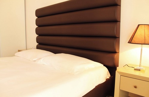 Eguilles Hotel | Close to Cannes and Grand Place! Free Parking & Onsite Pool