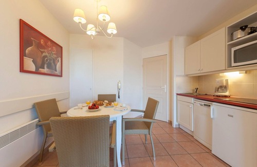 Pont Royal Apartment | Coastal Escape with Private Space