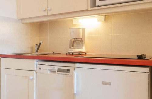 Pont Royal Apartment | Coastal Escape with Private Space