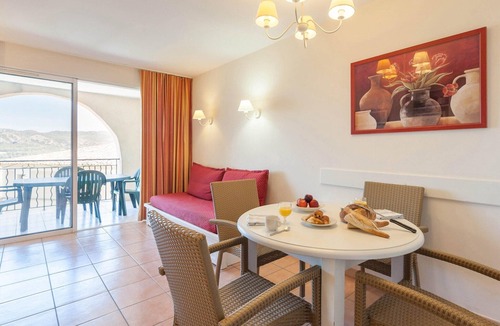 Pont Royal Apartment | Coastal Escape with Private Space