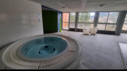 Jausiers Apartment | Cocon cosy et spa au Château des Magnans Jausiers