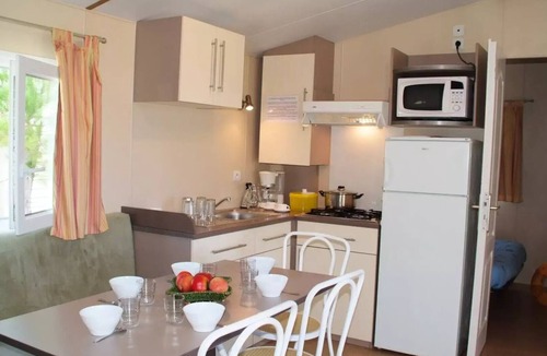 Beynes House | Colorado Comfort 3-room mobile home, sleeps 4–6, air-conditioned