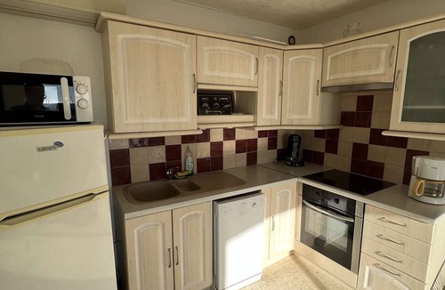 Valras-Plage Apartment | Comfortable 1BR with A/C, balcony, secure parking, near beach and shops