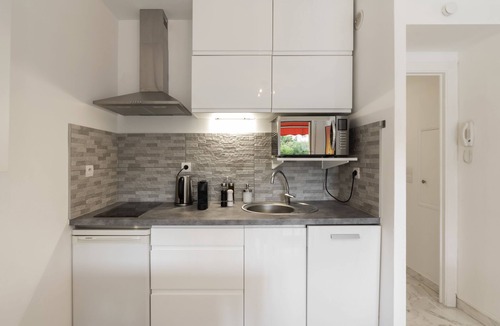 California - Pezou Apartment | Comfortable F2 quiet behind Martinez - private parking - fully equipped