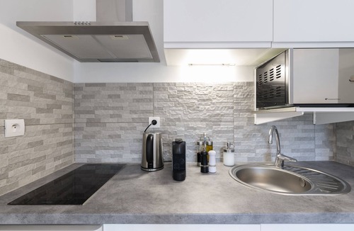 California - Pezou Apartment | Comfortable F2 quiet behind Martinez - private parking - fully equipped