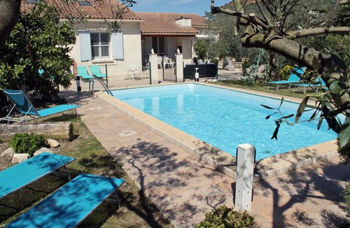 Maillane House | Comfortable holiday home screened in the center of Maillane